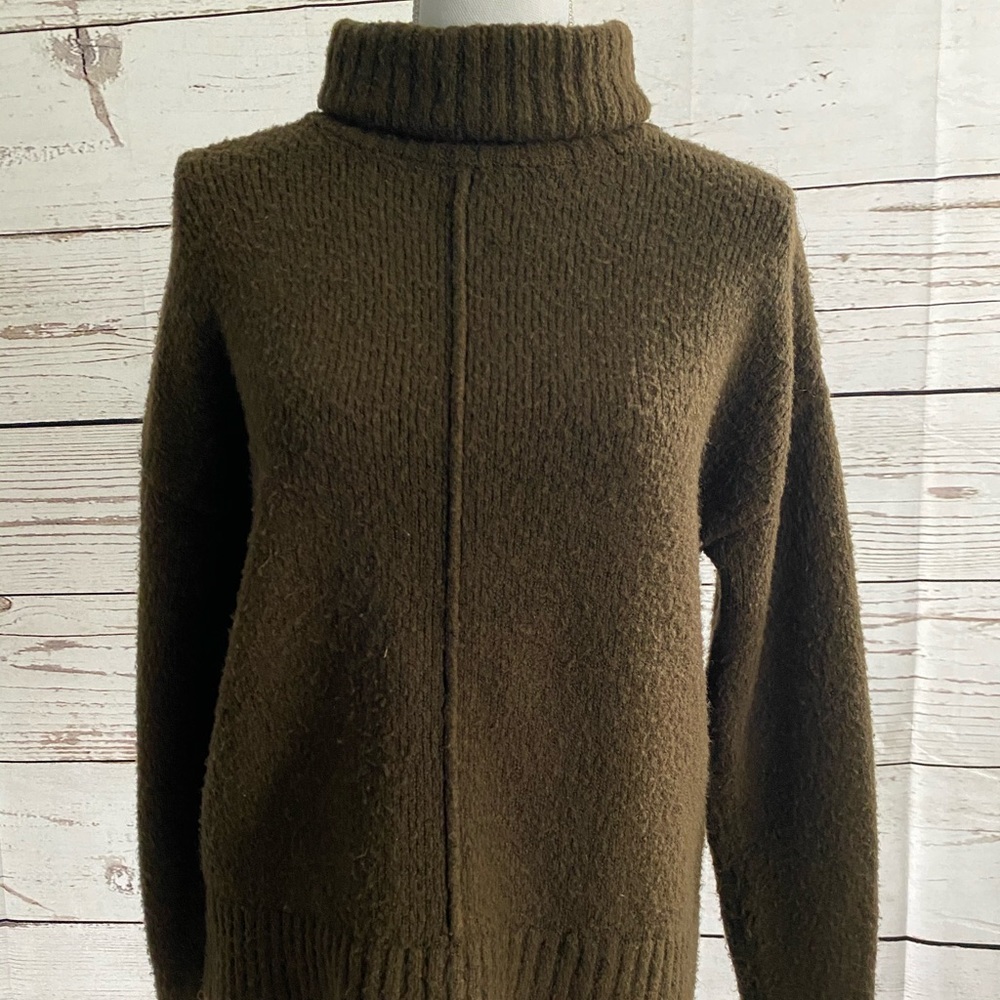 Forever 21 Green Turtleneck Sweater